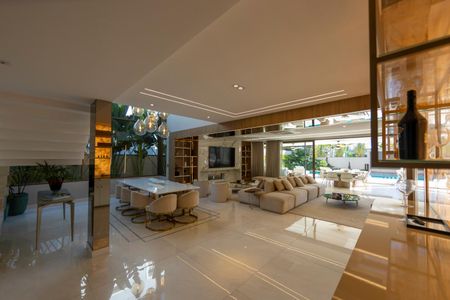 Casa de condomínio à venda com 740m², 4 quartos e 4 vagasSala