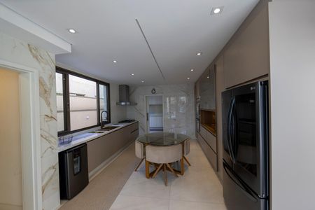 Casa de condomínio à venda com 740m², 4 quartos e 4 vagasÁrea gourmet