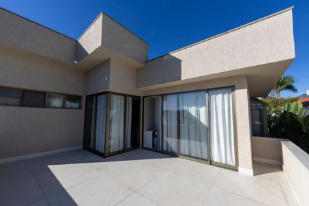 Casa de condomínio à venda com 740m², 4 quartos e 4 vagasVaranda Suite 1