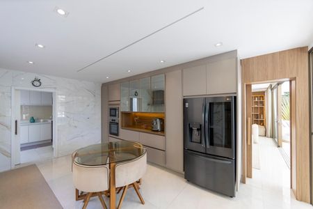 Casa de condomínio à venda com 740m², 4 quartos e 4 vagasÁrea gourmet