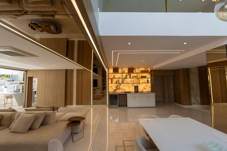 Casa de condomínio à venda com 740m², 4 quartos e 4 vagasSala