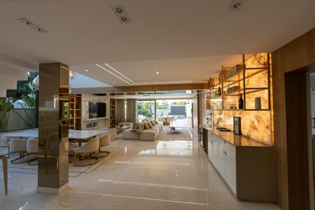 Casa de condomínio à venda com 740m², 4 quartos e 4 vagasSala