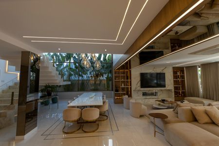 Casa de condomínio à venda com 740m², 4 quartos e 4 vagasSala