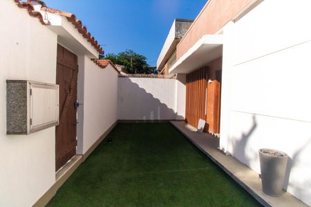 Casa à venda com 300m², 3 quartos e 8 vagas Casa à venda com 300m², 3 quartos e 8 vagasÁrea externa