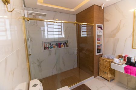 Casa à venda com 300m², 3 quartos e 8 vagas Casa à venda com 300m², 3 quartos e 8 vagasBanheiro da Suíte