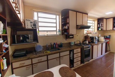 Casa à venda com 300m², 3 quartos e 8 vagas Casa à venda com 300m², 3 quartos e 8 vagasCozinha