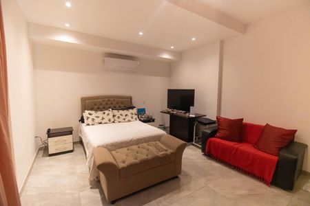 Casa à venda com 300m², 3 quartos e 8 vagas Casa à venda com 300m², 3 quartos e 8 vagasSuíte