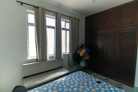 Casa à venda com 300m², 3 quartos e 8 vagas Casa à venda com 300m², 3 quartos e 8 vagasQuarto 2