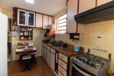 Casa à venda com 300m², 3 quartos e 8 vagas Casa à venda com 300m², 3 quartos e 8 vagasCozinha
