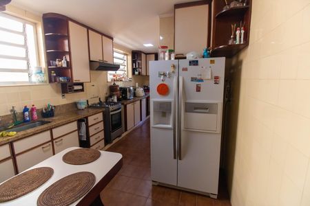 Casa à venda com 300m², 3 quartos e 8 vagas Casa à venda com 300m², 3 quartos e 8 vagasCozinha