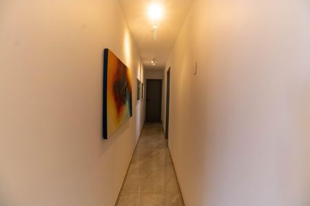 Casa à venda com 300m², 3 quartos e 8 vagas Casa à venda com 300m², 3 quartos e 8 vagasCorredor