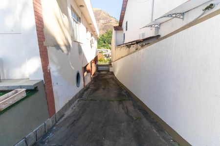Casa à venda com 300m², 3 quartos e 8 vagas Casa à venda com 300m², 3 quartos e 8 vagasÁrea externa
