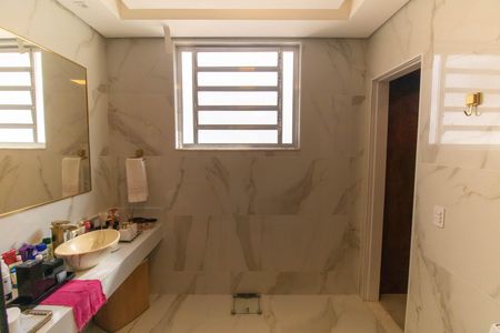 Casa à venda com 300m², 3 quartos e 8 vagas Casa à venda com 300m², 3 quartos e 8 vagasBanheiro da Suíte