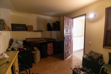 Casa à venda com 300m², 3 quartos e 8 vagas Casa à venda com 300m², 3 quartos e 8 vagasQuarto Externo