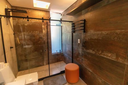 Casa à venda com 300m², 3 quartos e 8 vagas Casa à venda com 300m², 3 quartos e 8 vagasBanheiro Social