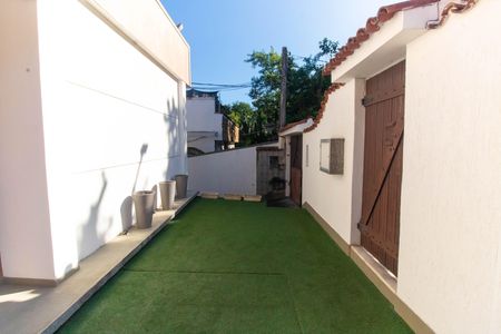 Casa à venda com 300m², 3 quartos e 8 vagas Casa à venda com 300m², 3 quartos e 8 vagasÁrea externa