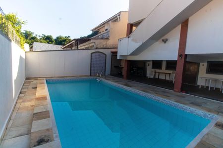 Casa à venda com 300m², 3 quartos e 8 vagas Casa à venda com 300m², 3 quartos e 8 vagasÁrea externa