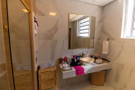 Casa à venda com 300m², 3 quartos e 8 vagas Casa à venda com 300m², 3 quartos e 8 vagasBanheiro da Suíte