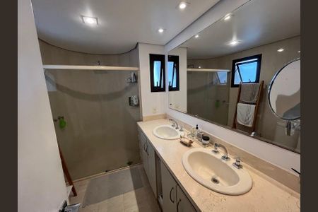 Apartamento à venda com 196m², 3 quartos e 3 vagasBanheiro da Suíte 1