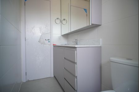 Banheiro da Suíte de apartamento para alugar com 2 quartos, 56m² em Petrópolis, Porto Alegre