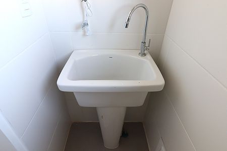 Área de serviço de apartamento para alugar com 2 quartos, 56m² em Petrópolis, Porto Alegre
