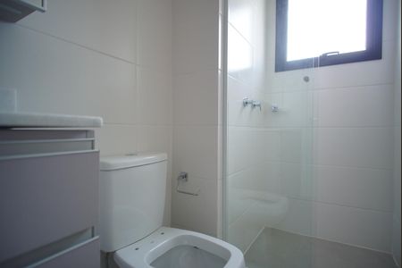 Banheiro da Suíte de apartamento para alugar com 2 quartos, 56m² em Petrópolis, Porto Alegre