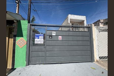 Casa para alugar com 80m², 2 quartos e 2 vagasFachada