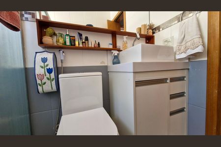 Banheiro de apartamento à venda com 2 quartos, 64m² em Jardim Lallo, São Paulo