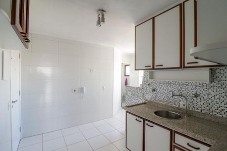 Apartamento à venda com 81m², 3 quartos e 1 vaga Apartamento à venda com 81m², 3 quartos e 1 vagaCozinha e Área de Serviço/Banheiro de serviço