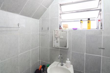 Casa à venda com 120m², 6 quartos e 1 vaga Casa à venda com 120m², 6 quartos e 1 vagaBnaheiro casa 4
