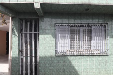 Casa à venda com 120m², 6 quartos e 1 vaga Casa à venda com 120m², 6 quartos e 1 vagaFachada