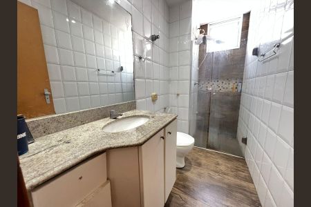 Banheiro  de apartamento à venda com 2 quartos, 75m² em Funcionários, Belo Horizonte