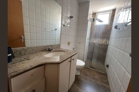 Banheiro  de apartamento à venda com 2 quartos, 75m² em Funcionários, Belo Horizonte