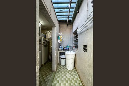 Casa à venda com 250m², 3 quartos e 2 vagasÁrea de Serviço