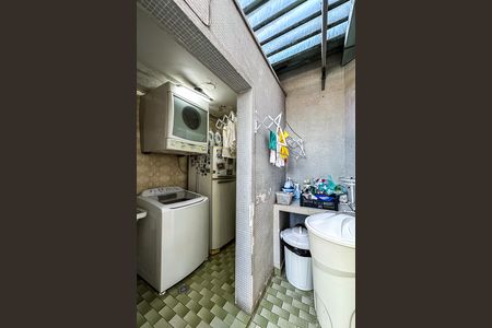 Casa à venda com 250m², 3 quartos e 2 vagasÁrea de Serviço