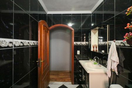Casa à venda com 265m², 4 quartos e 2 vagas Casa à venda com 265m², 4 quartos e 2 vagasBanheiro Social 2