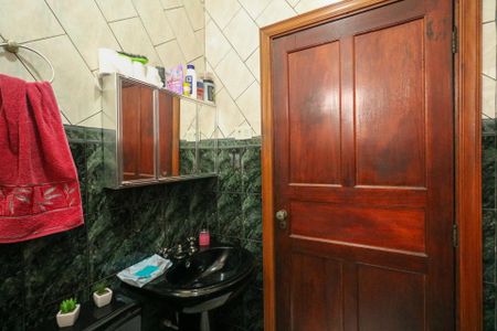 Casa à venda com 265m², 4 quartos e 2 vagas Casa à venda com 265m², 4 quartos e 2 vagasBanheiro Social
