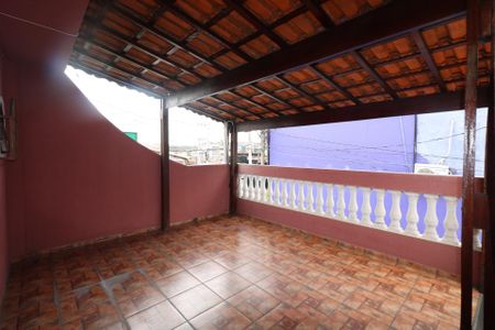 Casa à venda com 265m², 4 quartos e 2 vagas Casa à venda com 265m², 4 quartos e 2 vagasVaranda