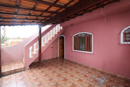 Casa à venda com 265m², 4 quartos e 2 vagas Casa à venda com 265m², 4 quartos e 2 vagasVaranda