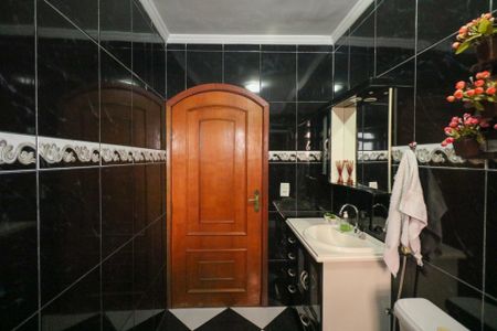 Casa à venda com 265m², 4 quartos e 2 vagas Casa à venda com 265m², 4 quartos e 2 vagasBanheiro Social 2