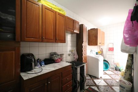 Casa à venda com 265m², 4 quartos e 2 vagas Casa à venda com 265m², 4 quartos e 2 vagasÁrea comum