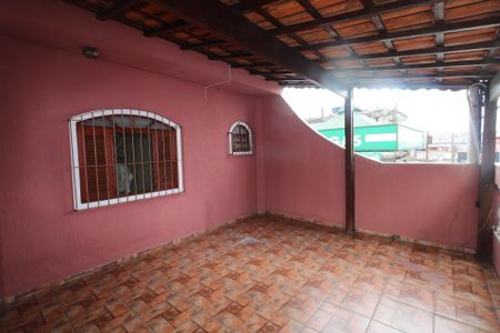Casa à venda com 265m², 4 quartos e 2 vagas Casa à venda com 265m², 4 quartos e 2 vagasVaranda