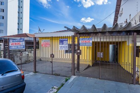 Casa à venda com 134m², 3 quartos e 4 vagas Casa à venda com 134m², 3 quartos e 4 vagasFachada
