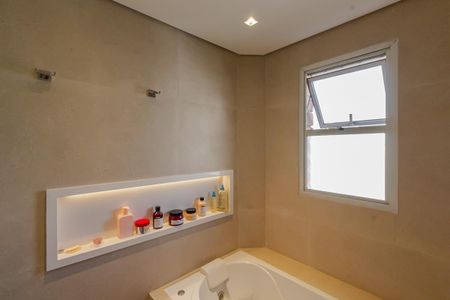 Apartamento à venda com 190m², 4 quartos e 3 vagas Apartamento à venda com 190m², 4 quartos e 3 vagasBanheiro da Suíte 2