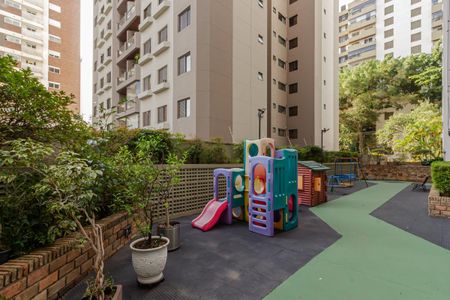 Apartamento à venda com 190m², 4 quartos e 3 vagas Apartamento à venda com 190m², 4 quartos e 3 vagasÁrea comum - Playground