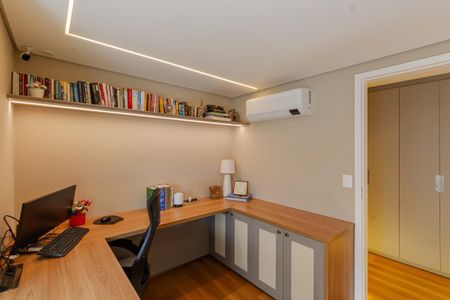 Apartamento à venda com 190m², 4 quartos e 3 vagas Apartamento à venda com 190m², 4 quartos e 3 vagasEscritório