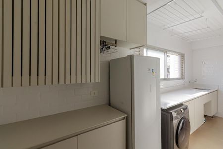 Apartamento à venda com 190m², 4 quartos e 3 vagas Apartamento à venda com 190m², 4 quartos e 3 vagasÁrea de Serviço