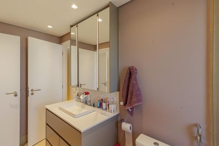Apartamento à venda com 190m², 4 quartos e 3 vagas Apartamento à venda com 190m², 4 quartos e 3 vagasBanheiro da Suíte 1