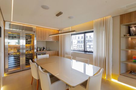 Apartamento à venda com 190m², 4 quartos e 3 vagas Apartamento à venda com 190m², 4 quartos e 3 vagasSala de Jantar