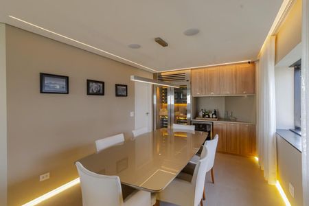 Apartamento à venda com 190m², 4 quartos e 3 vagas Apartamento à venda com 190m², 4 quartos e 3 vagasSala de Jantar
